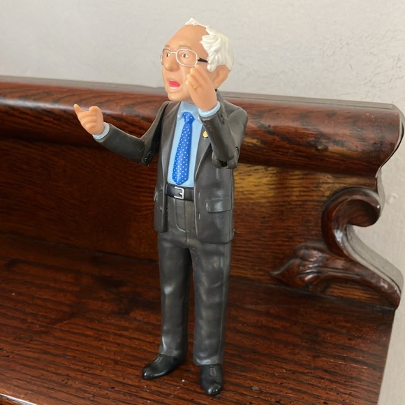 BERNIE SANDERS 🇺🇸 ACTION FIGURE! - Picture 4 of 4